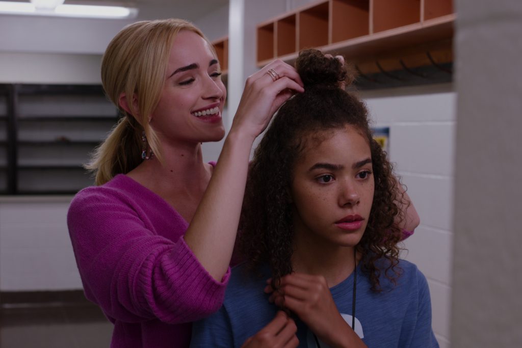 GINNY & GEORGIA (L to R) BRIANNE HOWEY as GEORGIA and ANTONIA GENTRY as GINNY in episode 103 of GINNY & GEORGIA Cr. COURTESY OF NETFLIX © 2020