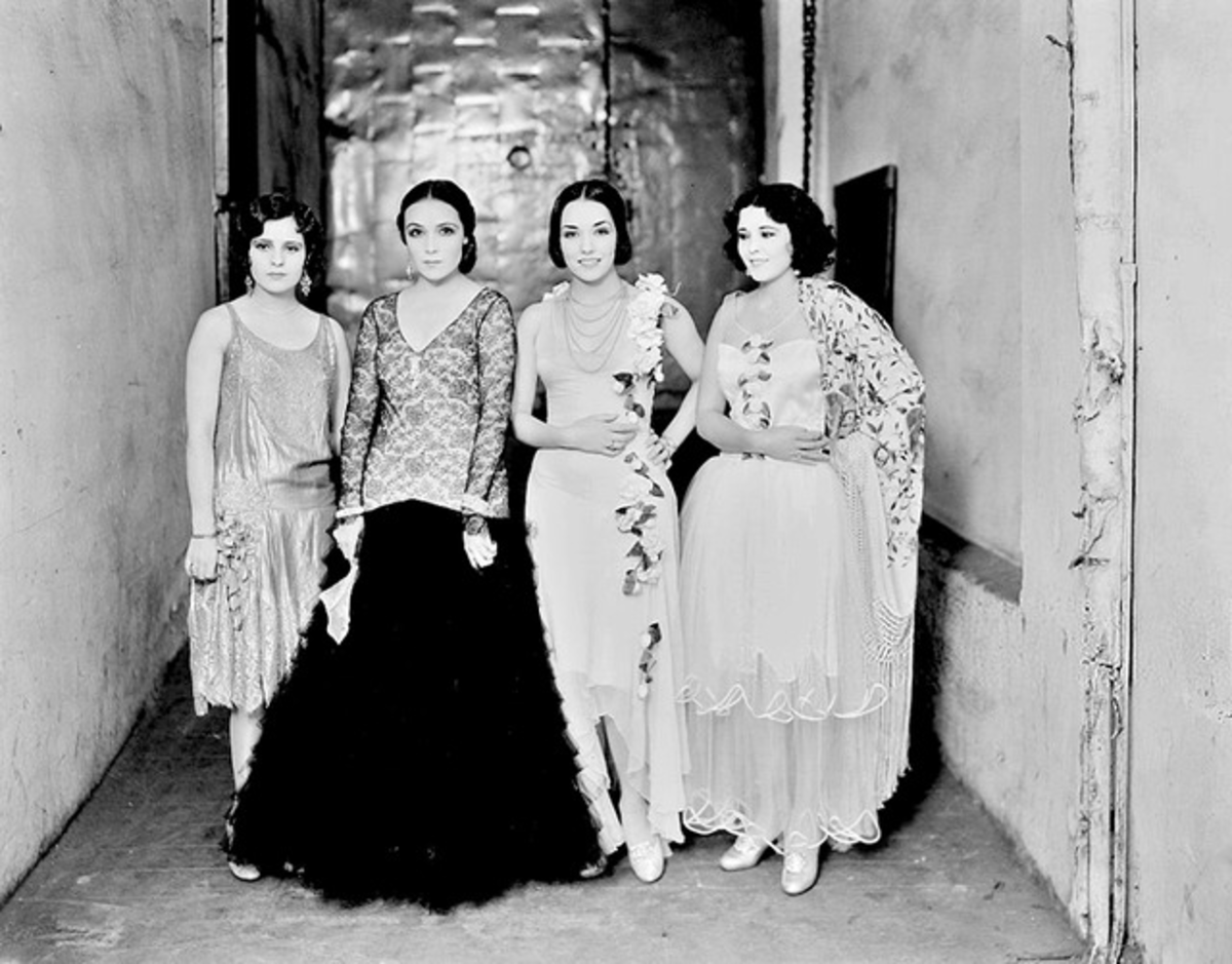 Photo: Pinterest. Raquel Torres, Dolores Del Rio, Lupe Velez, and Lupita Tovar, 1928