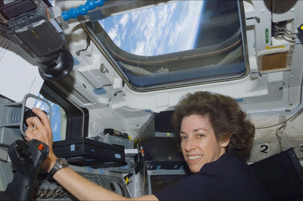 Ellen Ochoa makes history for Latinas in space