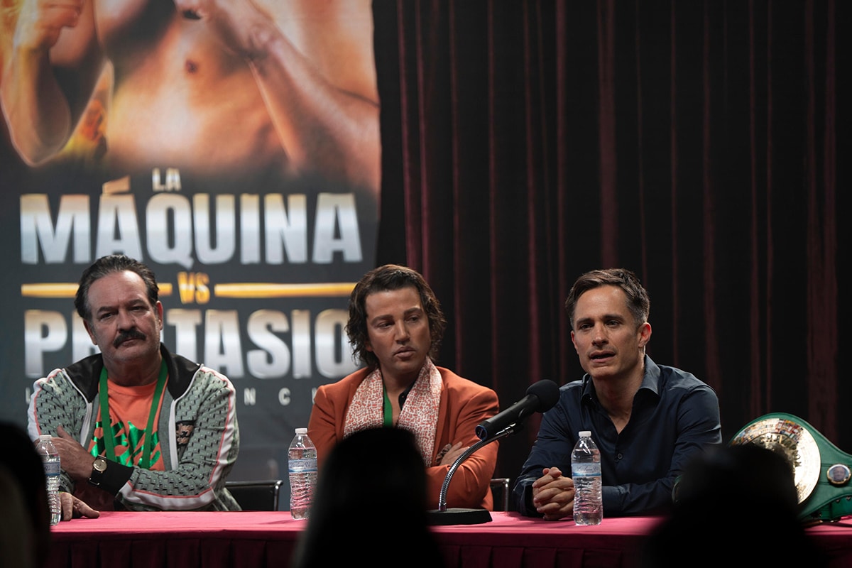 La Maquina -- “A Little Play”- Episode 101 -- When aging boxer Esteban “La Máquina” Osuna loses a pivotal match, his manager tries to revitalize his career by setting up a rematch. Sixto (Jorge Perugorría), Andy Lujan (Diego Luna), and Esteban Osuna (Gael García Bernal), shown. (Photo by: Cristian Salvatierra/Hulu)