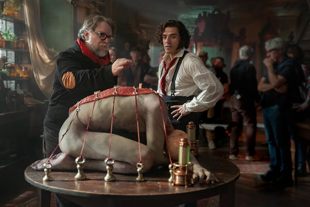 FRANKENSTEIN. - BTS - (L to R) Director Guillermo del Toro and Oscar Issac as Victor Frankenstein on the set of Frankenstein. Cr. Ken Woroner/Netflix © 2025.